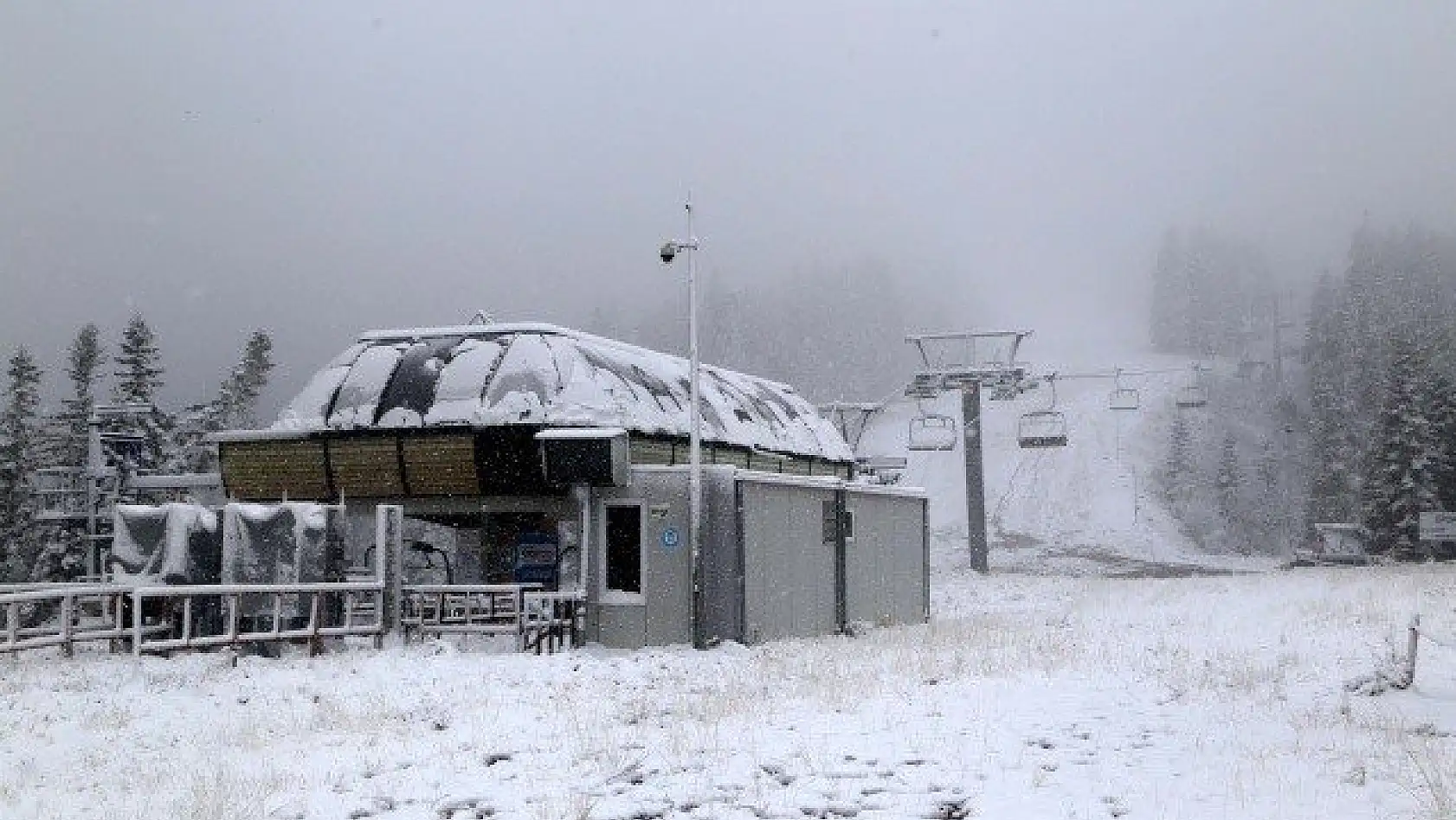 Ilgaz'a mevsimin ilk karı yağdı