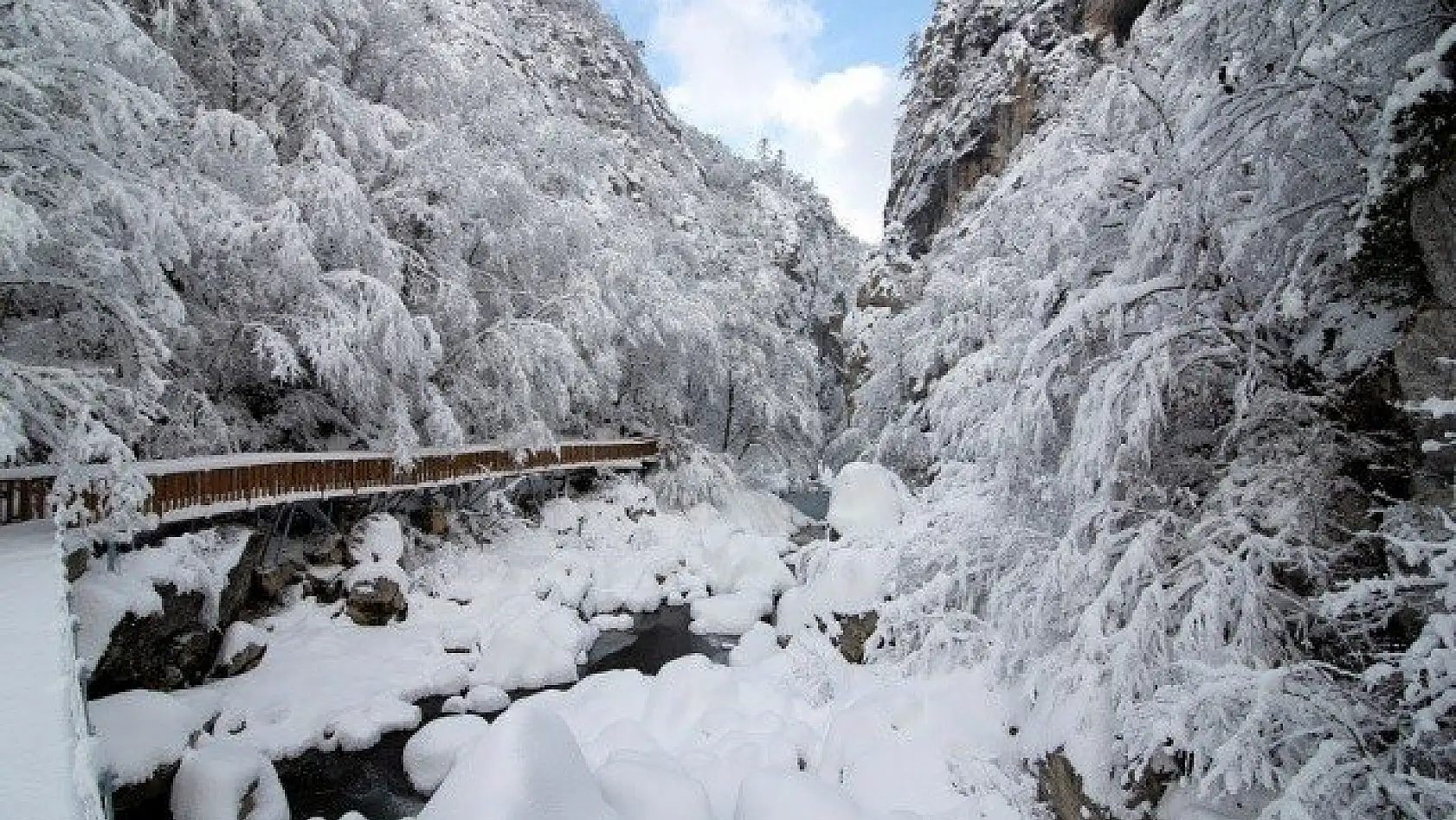 Kastamonu'daki Horma Kanyonu kar altında doyumsuz manzaralar sunuyor