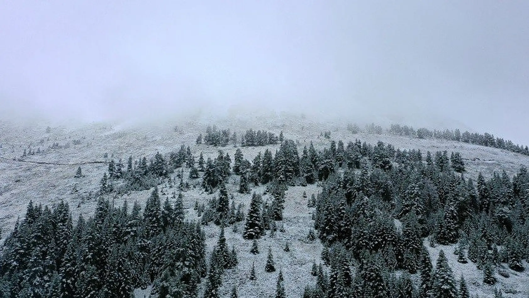 Ilgaz'da mevsimin ilk karı görsel şölen sunuyor