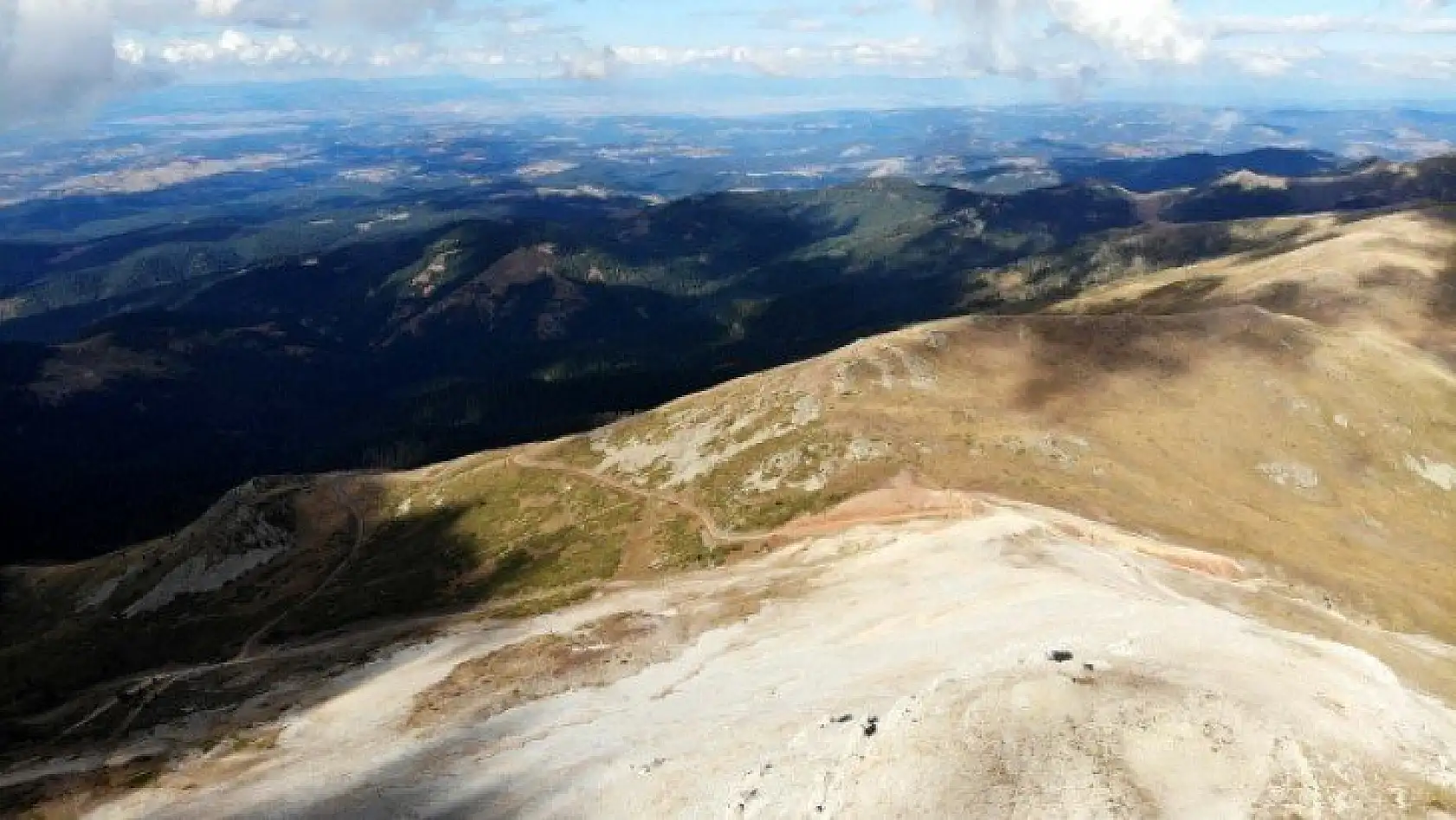 Ilgaz Dağı'nın zirvesindeki mezarlar dikkat çekiyor