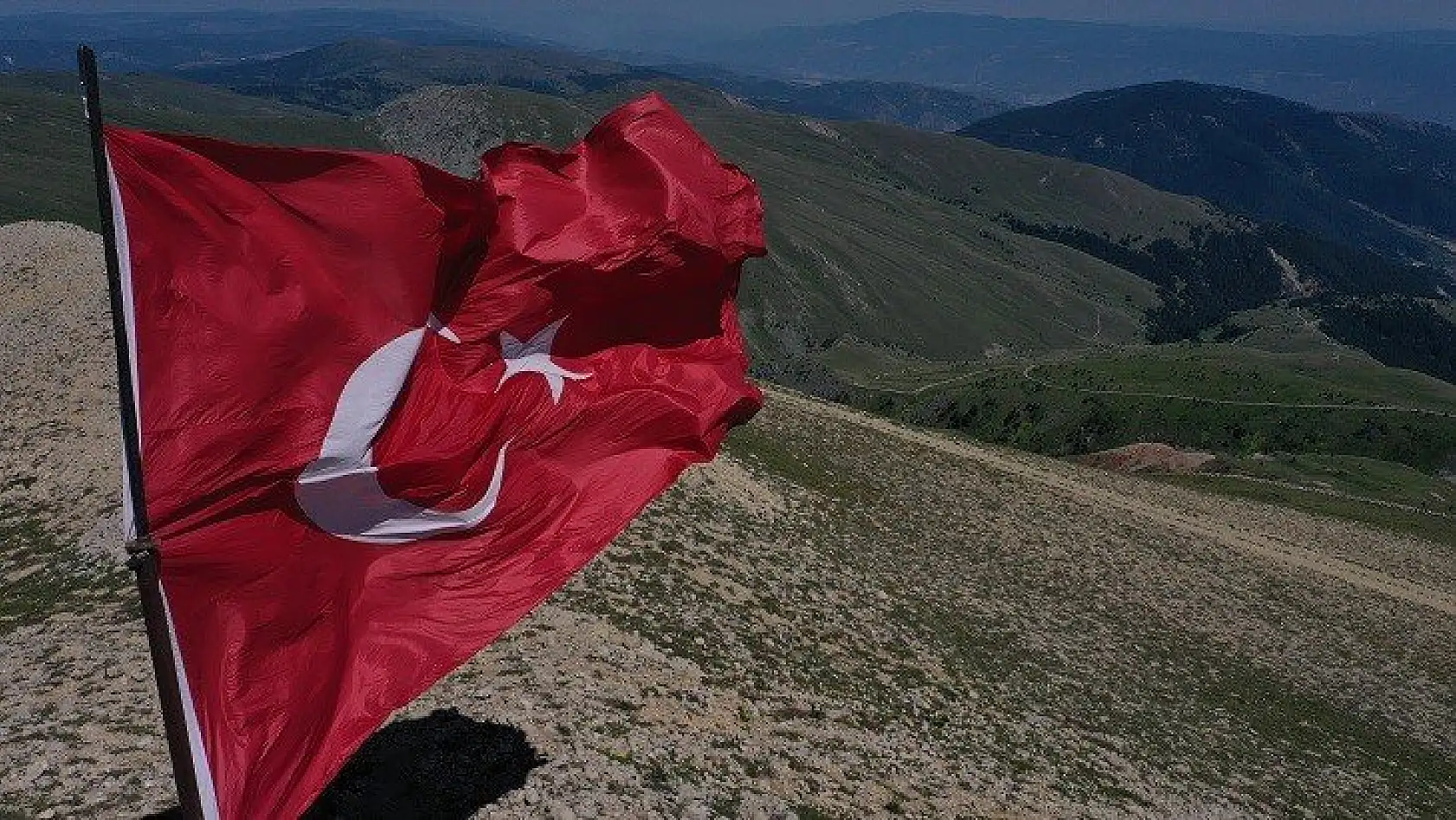 Ilgaz'ın zirvesinde bayrak nöbeti