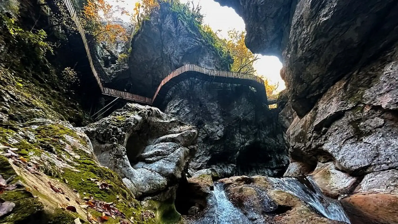 Horma Kanyonu ve Ilıca Şelalesi'nde sonbahar renkleri