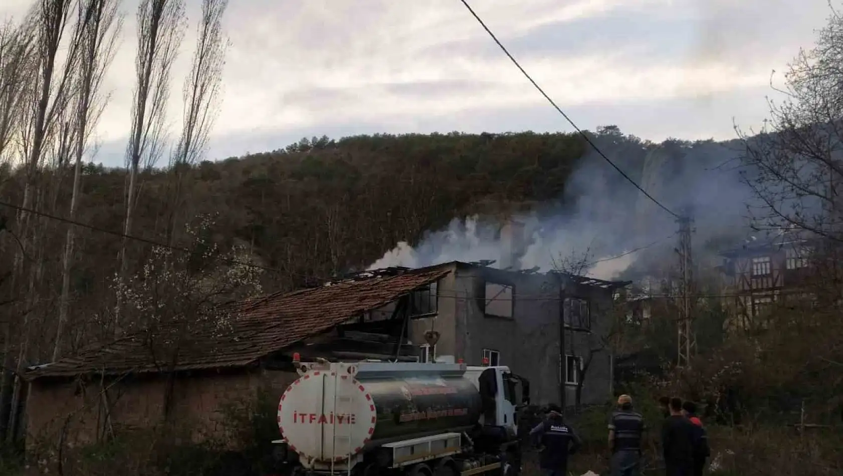 2 katlı ev kullanılmaz hale geldi