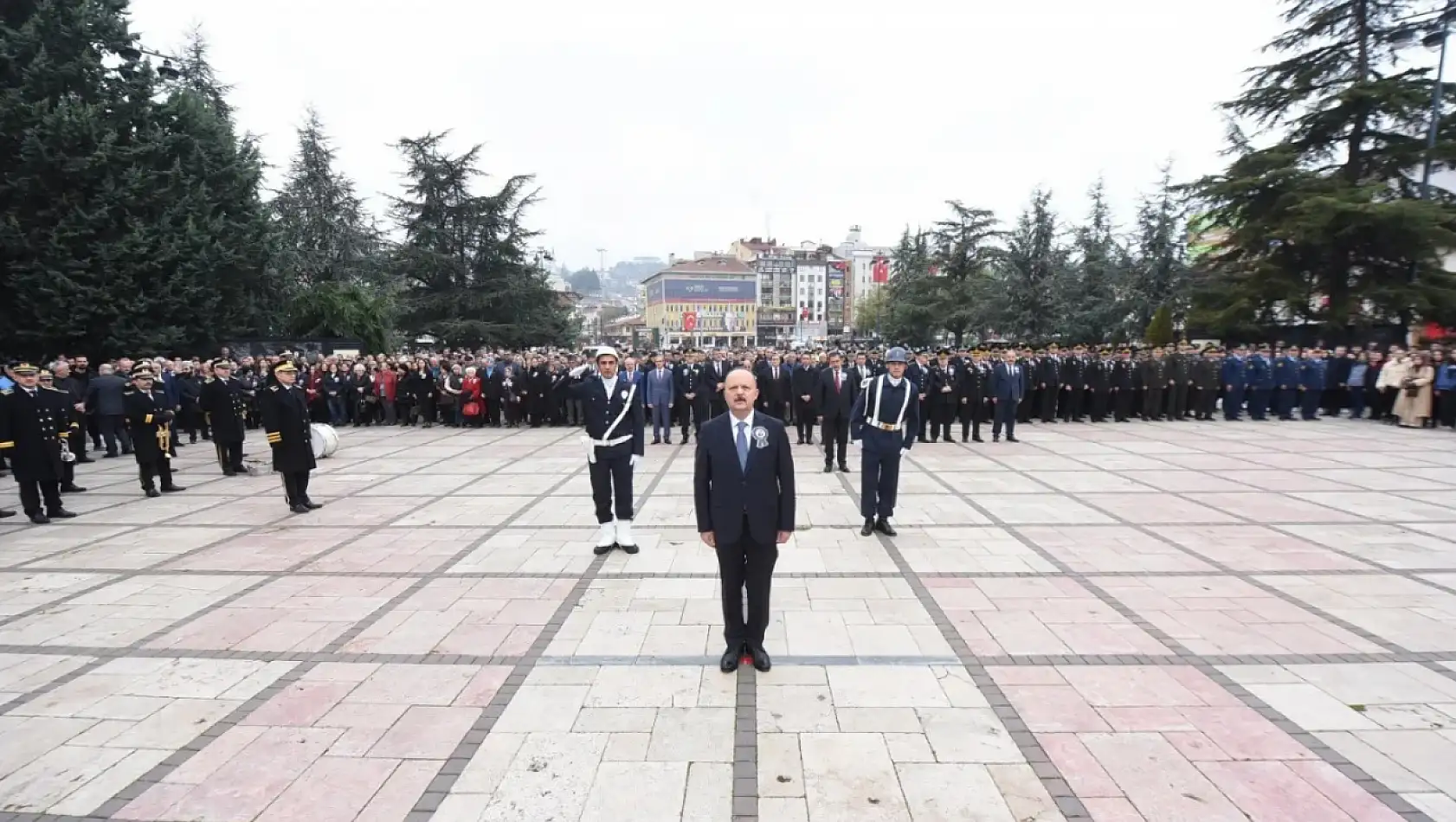 Büyük Önder Atatürk'ü anıyoruz