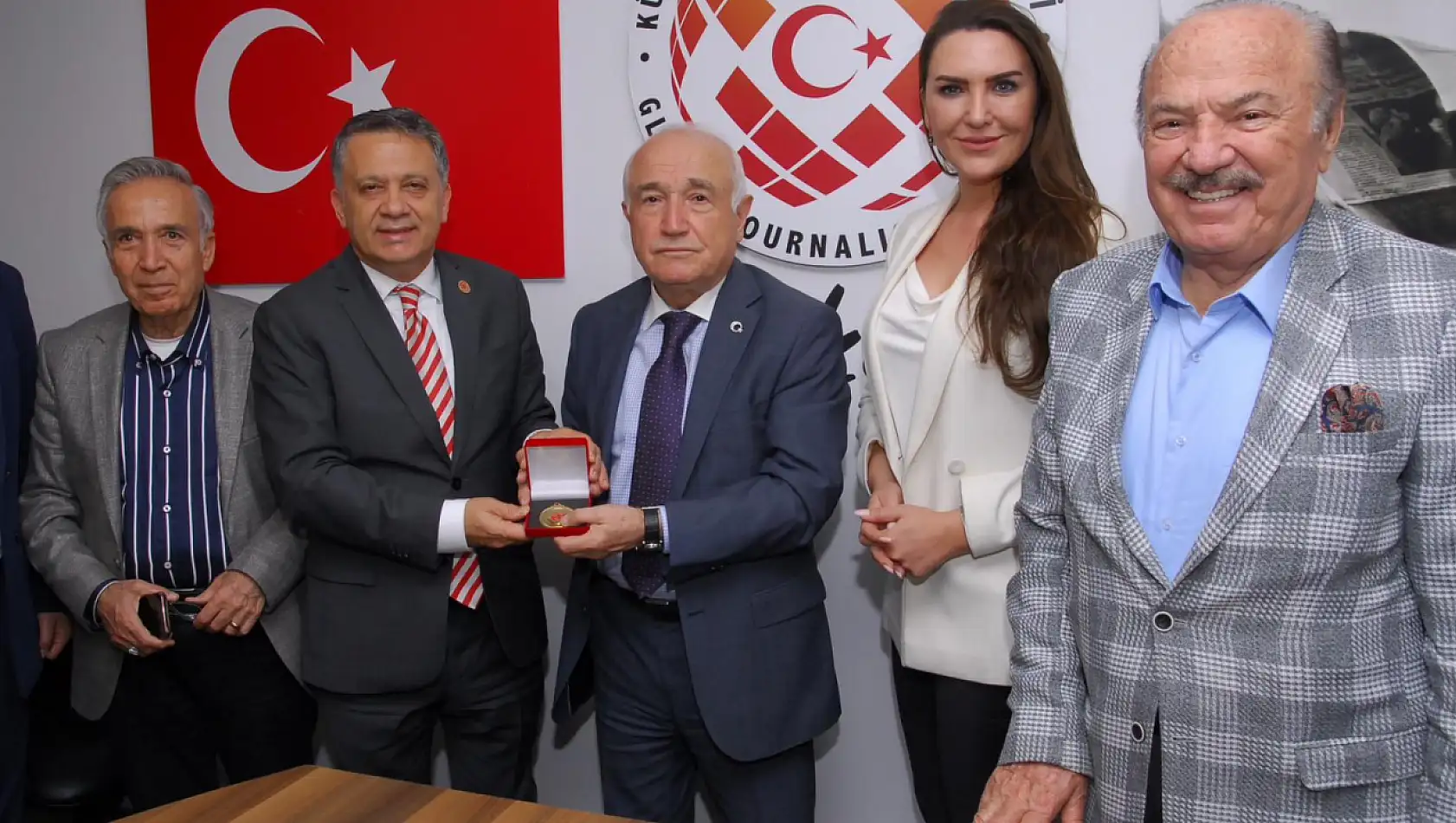 Cemil Çiçek, 'Yüzde yüz mutabakat olmadan yeni Anayasa imkansız'