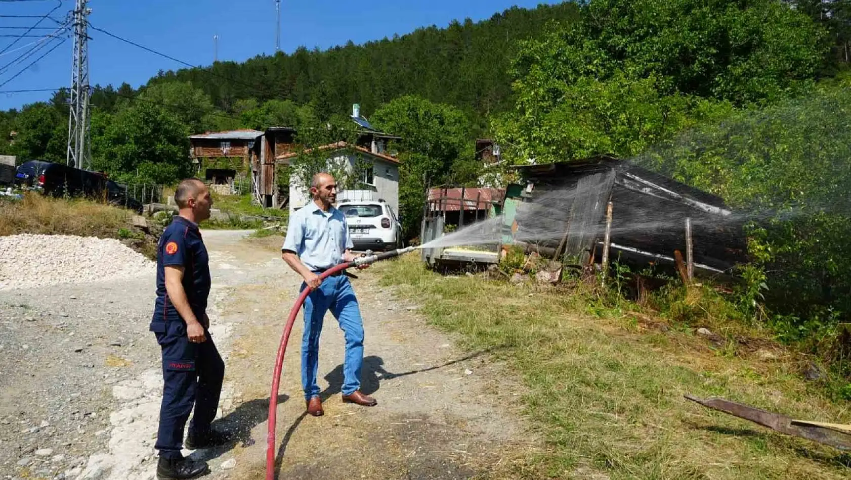 Köy köy gezerek yangın eğitimi veriliyor