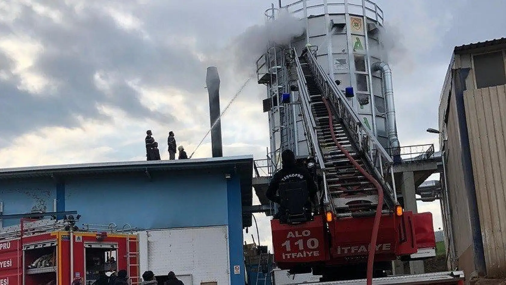 Taşköprü'de kereste fabrikasında çıkan yangın hasara yol açtı