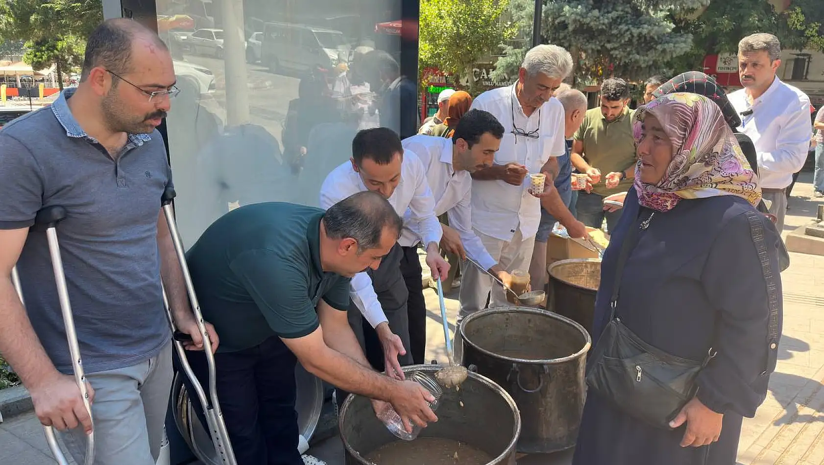 Tosya ve Hanönü'de aşure dağıtıldı