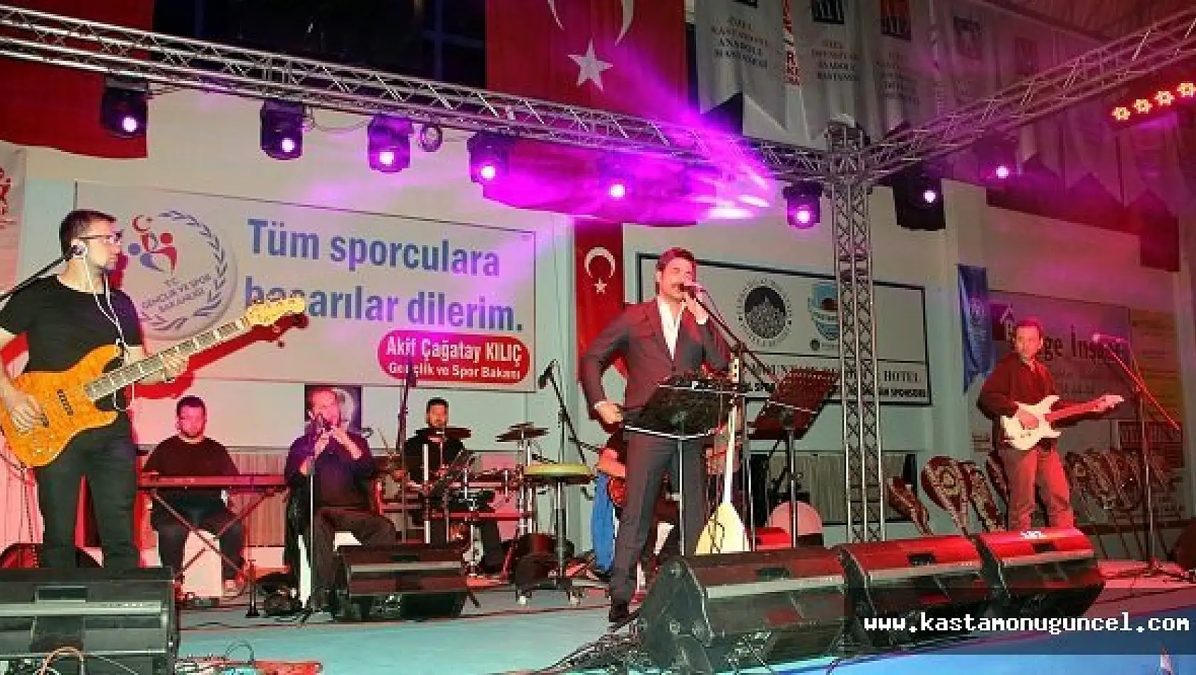 Uğur Işılak'tan Muhteşem Konser