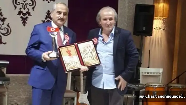 2014 Yılı Hizmet Ödülü Başkan Şahin'e Verildi