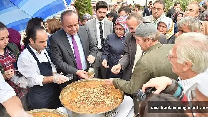 Babaş, Aşure İkramında Bulundu