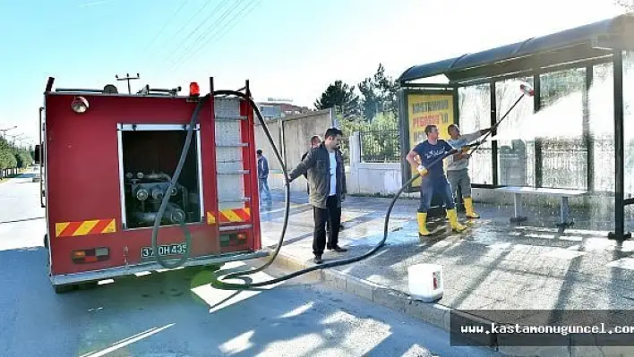 Otobüs Durakları Temizleniyor