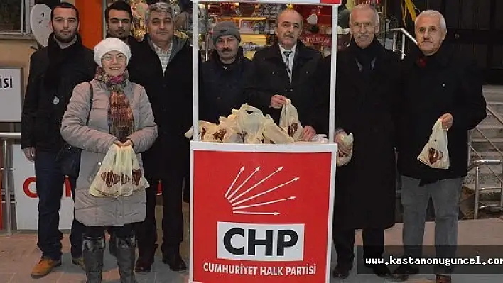 CHP Kandil Simidi Dağıttı