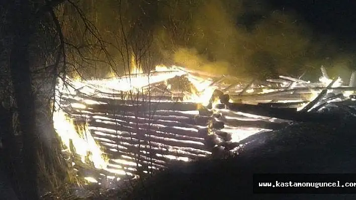 Azdavay'da Samanlık Yandı