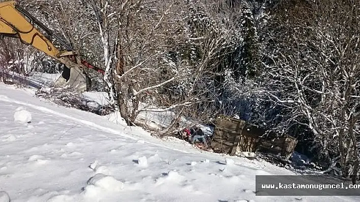 Hafriyat Kamyonu Uçuruma Yuvarlandı