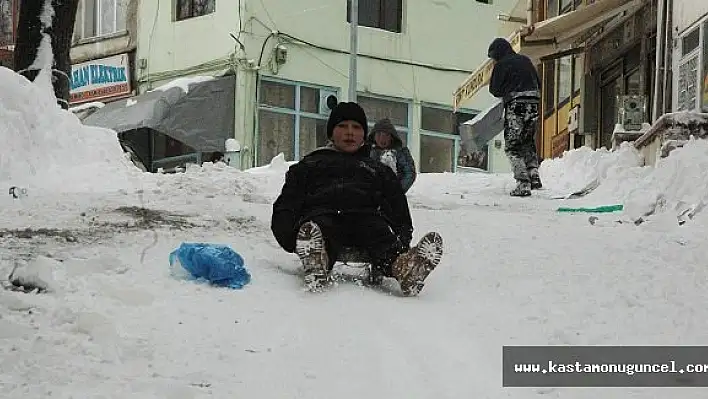 Kar Yağışı Eğlence Oldu