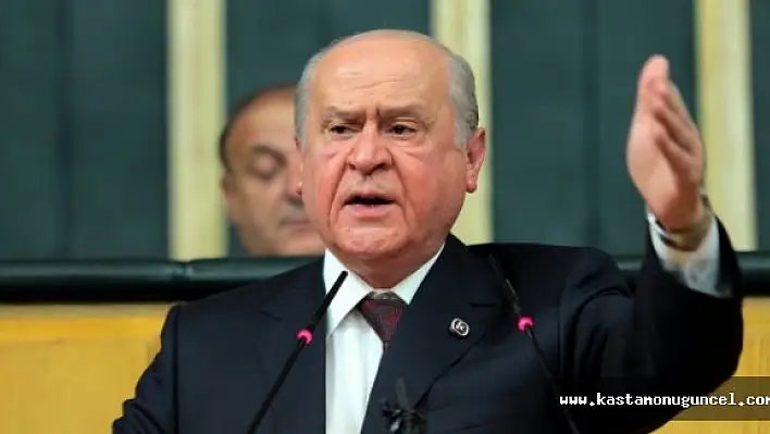 Bahçeli Muhalifleri Topa Tuttu