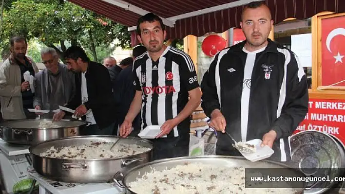 Beşiktaşlılardan Pilavlı Kutlama