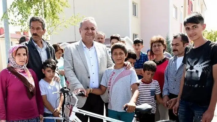 Başkan Babaş'tan çocuklara bayram hediyesi