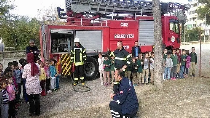 Anaokulu öğrencilerinden deprem ve yangın tatbikatı