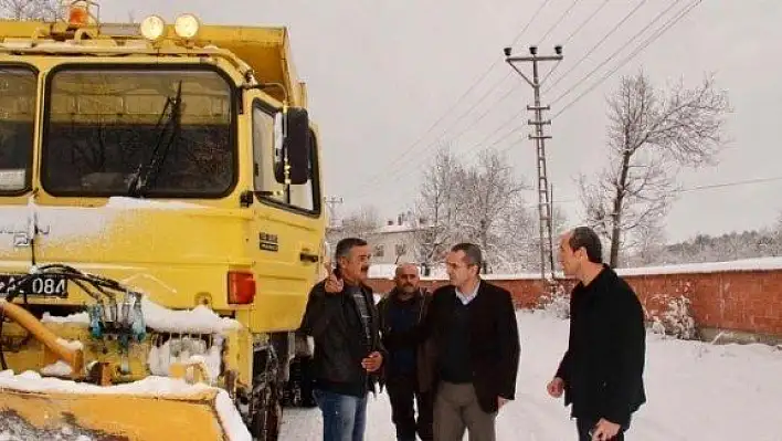 Kaymakam Pişkin kapanan köy yollarını inceledi