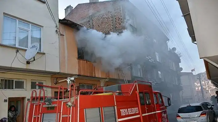 Kastamonu'da yangın: 2 katlı ev kullanılamaz hale geldi