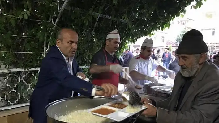 Başkan Arslan, ilk iftarını çadırda açtı