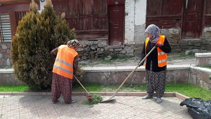 İlçenin temizliği kadınlardan soruluyor