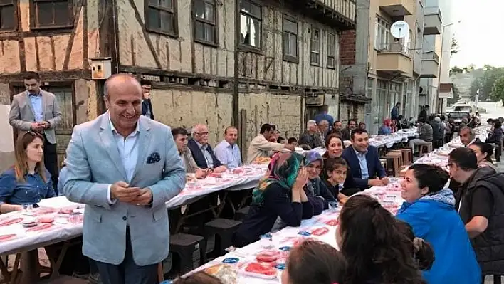 Taşköprü mahalle iftarlarına yoğun katılım