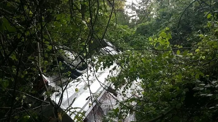 Kastamonu'da kontrolden çıkan kamyon şarampole devrildi