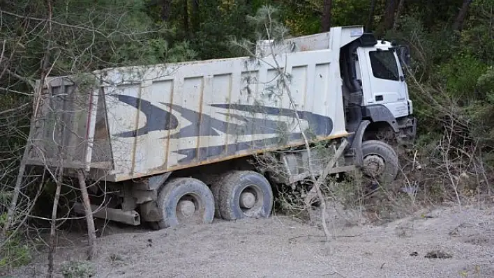 İnebolu'da kamyon devrildi: 1 yaralı