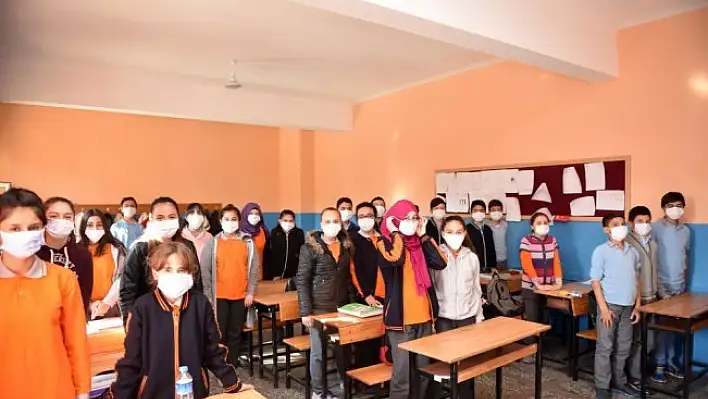 Lösemililer için maske takıp derse girdiler