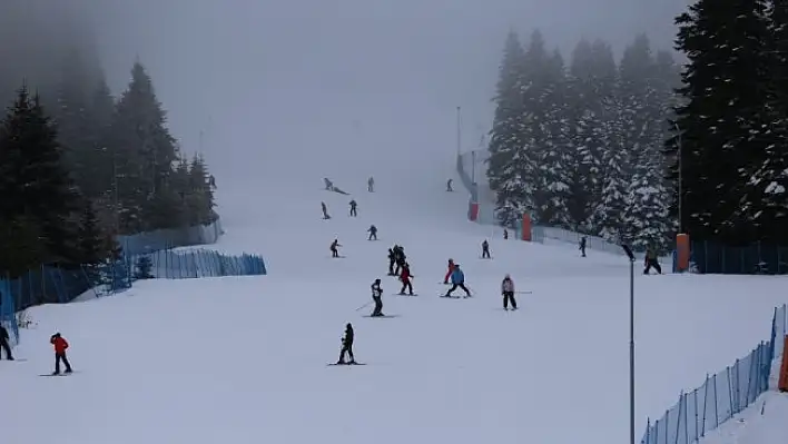 Ilgaz Dağı Kayak Merkezi'nde yılbaşı yoğunluğu