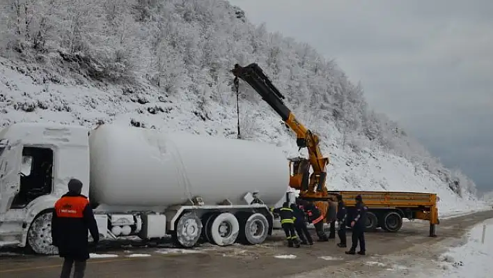 Kastamonu'da LPG tankeri devrildi