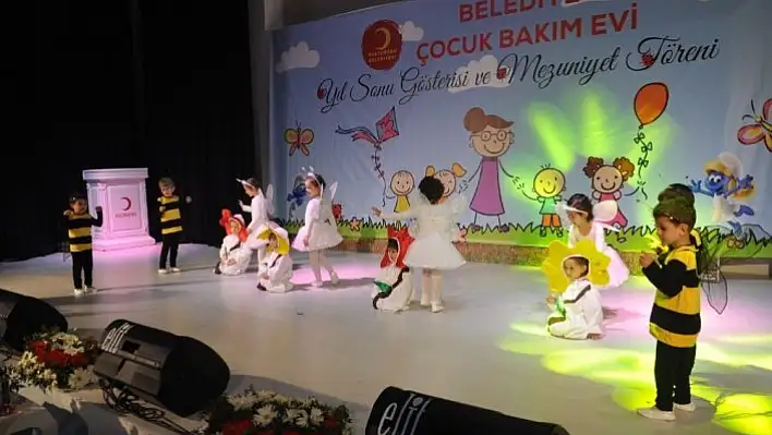 Belediye Çocuk Bakımevi miniklerinden yılsonu gösterisi