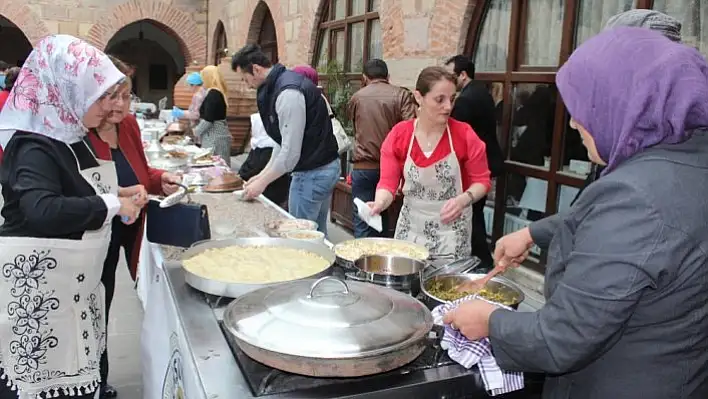 Kastamonu'nun lezzetleri 600 yıllık handa yarıştı