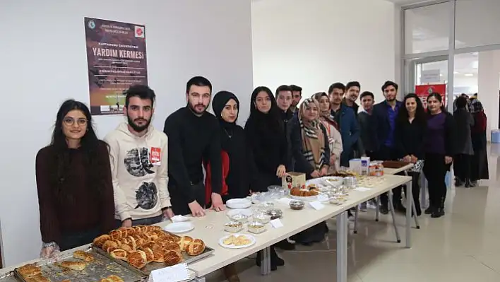 Üniversitelilerden Mehmetçik yararına kermes