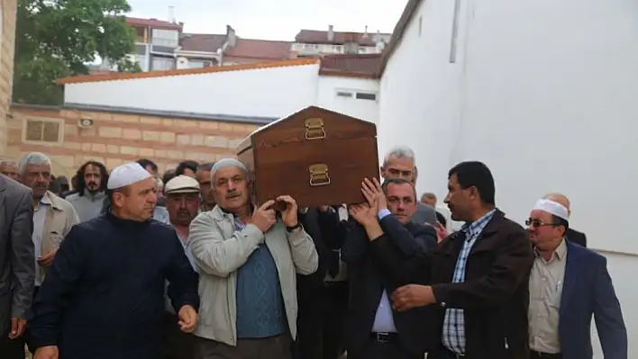 Beş kişilik ailenin cenazesi tek tabutta defnedildi