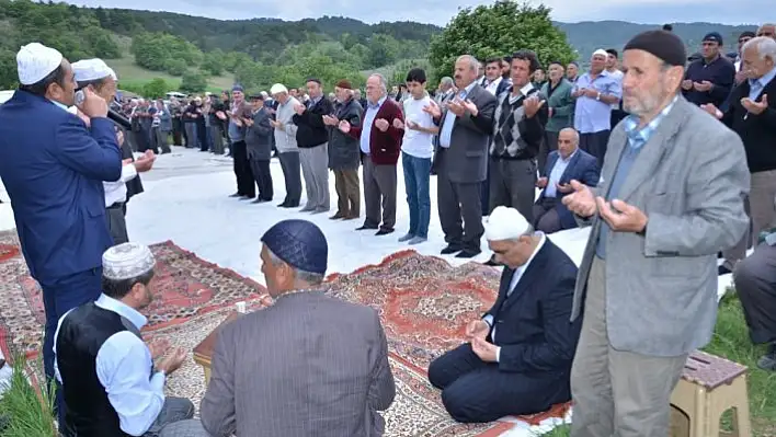 Erik köyünde Hıdırellez yağmur duasıyla kutlandı