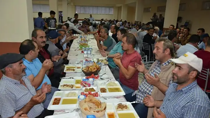 Hanönü'de esnaf iftarda bir araya geldi