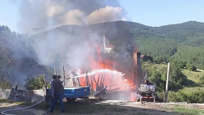 Kastamonu'da bir ev küle döndü