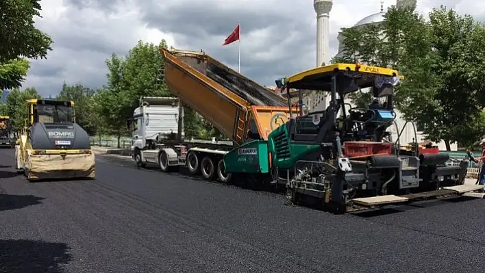 Tosya'da sıcak asfalt çalışmaları başladı