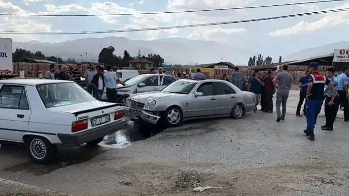 Kastamonu'da iki otomobil kafa kafaya çarpıştı: 2 yaralı