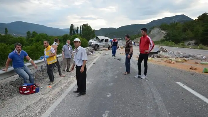 Kastamonu'da kamyonet devrildi: 6 yaralı