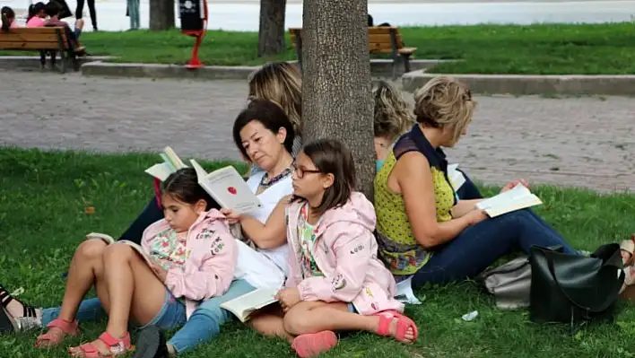 Kitap sevgisi kadınları sosyal medyada buluşturdu