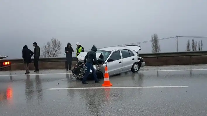 Otomobil bariyerlere çarptı, kazada yaralanan olmadı