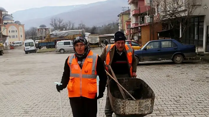 İlçenin temizliği Karakoç çiftine emanet