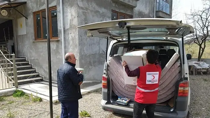 Kızılay, Cide'de yangınzedeleri yardımda bulundu