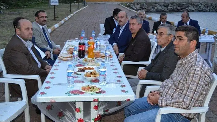 İlçe halkı iftarda bir araya geldi