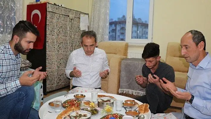 Kaymakam Pişkin, öğrencilerle iftar yaptı